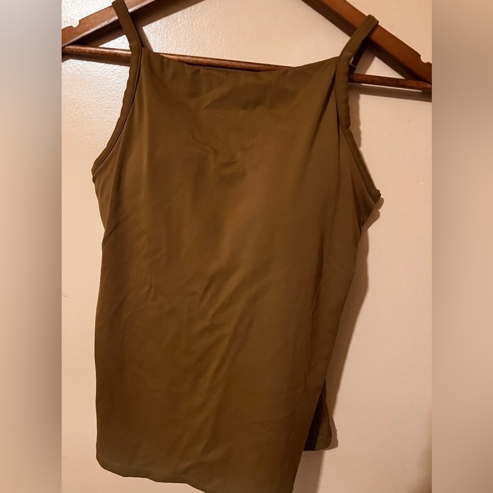 Norm Thompson built in bra tank size 36c